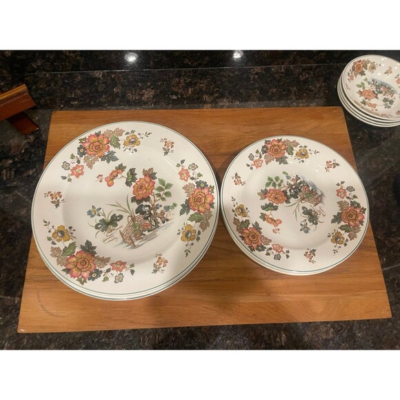 VINTAGE WEDGWOOD ENGLISH CHINA DINNERWARE - Picture 3 of 9
